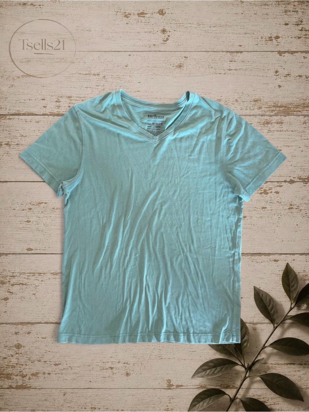 Urban Pipeline Mint Green V-Neck Tee - Size M